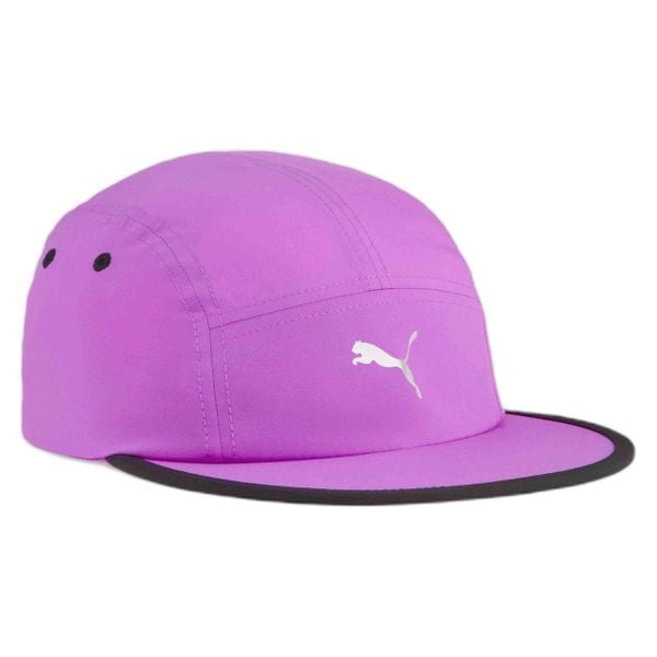 Czapka Puma six-panel z opaską odprowadzającą pot. Czerwone czapki damskie Puma, bez wzorów, z materiału. Za 59.99 zł.