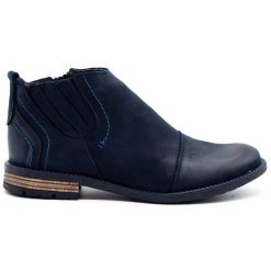KOMODO Buty męskie zimowe 872K granatowe niebieskie. Niebieskie botki męskie na zimę, bez wzorów, ze skóry, biznesowe, bez obcasa, bez zapięcia. Za 438.49 zł.