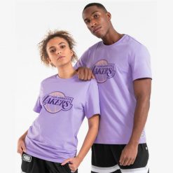 Koszulka do gry w koszykówkę unisex Tarmak NBA Lakers TS 900. Fioletowe bluzki damskie TARMAK, s, bez wzorów, z bawełny, sportowe, bez kołnierzyka, bez ramiączek. Za 79.99 zł.
