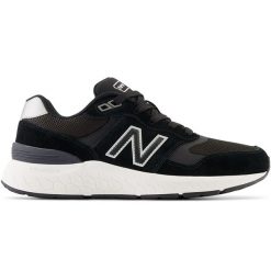 Buty damskie New Balance WW880BK6 – czarne. Czarne obuwie sportowe damskie New Balance, bez wzorów, z gumy, bez zapięcia, na fitness i siłownię. Za 299.99 zł.