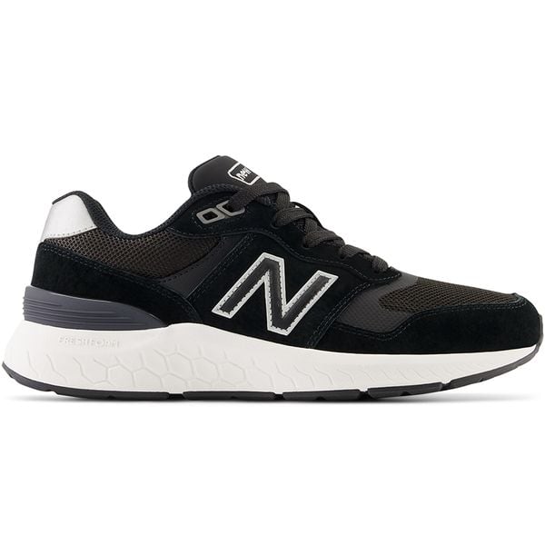 Buty damskie New Balance WW880BK6 – czarne. Czarne obuwie sportowe damskie New Balance, bez wzorów, z gumy, bez zapięcia, na fitness i siłownię. Za 299.99 zł.