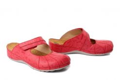 DR. BRINKMANN 700763-04 rot, klapki damskie. Czerwone klapki damskie Dr. Brinkmann, na lato, bez wzorów, ze skóry, bez obcasa, bez zapięcia. Za 280.42 zł.