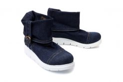 LANQIER 41C258 jeans, botki damskie. Niebieskie botki damskie Lanqier, bez wzorów, z jeansu, bez obcasa, bez zapięcia. Za 134.95 zł.