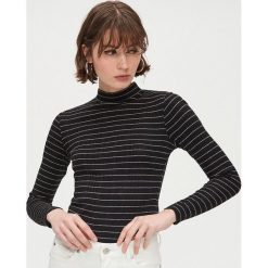 Sweter półgolf w prążki - Czarny. Czarne swetry nierozpinane damskie Cropp, l, bez wzorów, bez kołnierzyka, bez ramiączek. Za 49.99 zł.