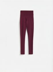 Gładkie legginsy - mahoniowy. Brązowe legginsy damskie Reserved, bez wzorów, z dzianiny. Za 89.99 zł.