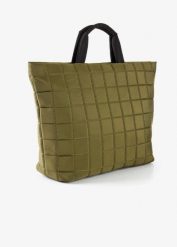 Torba typu shopper z pikowanego materiału. Zielone shopperki damskie bonprix, bez wzorów, pikowane, bez dodatków. Za 124.99 zł.