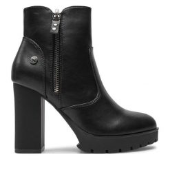 Botki Refresh. Czarne botki damskie Refresh, bez wzorów, bez obcasa, na słupku, bez zapięcia. Za 299.99 zł.