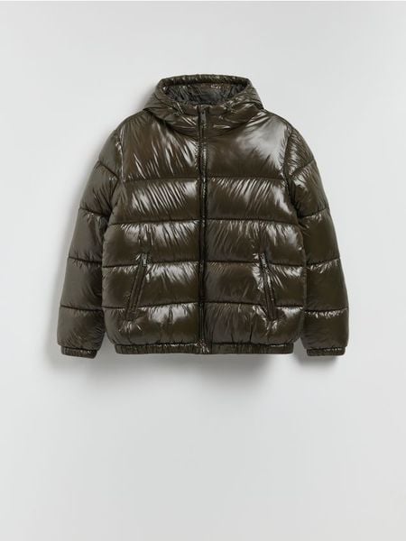 Pikowana kurtka z kapturem - ciemnozielony. Zielone kurtki męskie Reserved, l, bez wzorów, z tkaniny, z kapturem. Za 329.99 zł.