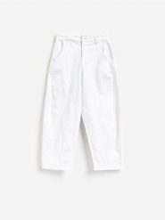 Jeansy barrel leg z przeszyciami - biały. Białe jeansy damskie Reserved, bez wzorów, z bawełny. Za 139.99 zł.
