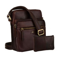 Skórzana, brązowa torebka męska zawieszona na pasku. W zestawie saszetka na klucze PTN 710E-OPU Peterson. Brązowe saszetki i nerki męskie Peterson, bez wzorów, ze skóry. Za 169.99 zł.