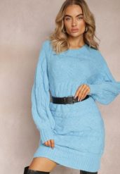 Niebieski Długi Sweter Oversize z Wypukłym Splotem All Over Somet. Niebieskie swetry nierozpinane damskie Renee, bez wzorów, ze splotem, casualowe, bez kołnierzyka, bez ramiączek. Za 79.99 zł.
