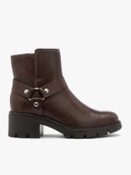 Ciemnobrązowe botki biker boots. Brązowe botki damskie Brawo sp. z o.o., bez wzorów, z materiału, rockowe, z okrągłym noskiem, bez obcasa, na obcasie, bez zapięcia. Za 549.99 zł.