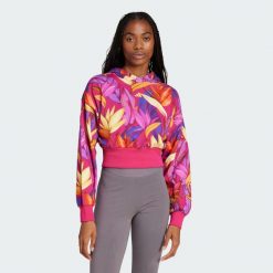 Bluza z kapturem adidas x FARM. Czerwone bluzy damskie Adidas, m, bez wzorów, sportowe, bez ramiączek, z kapturem. Za 329.00 zł.