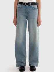 Jeansy damskie z szeroką nogawką z kolekcji Authentic niebieskie Atrea 130. Niebieskie jeansy damskie BIG STAR, bez wzorów, z jeansu, casualowe, krótkie. W wyprzedaży za 299.99 zł.