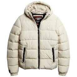 Kurtka z kapturem Superdry Sports. Brązowe kurtki męskie Superdry, xl, z aplikacjami, z materiału, klasyczne, z kapturem. Za 475.45 zł.