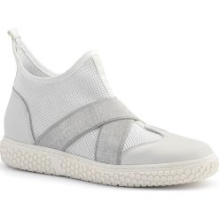 Sportowe białe buty socks z gumkami 76G. Białe obuwie sportowe damskie Neścior, bez wzorów, z jeansu, bez zapięcia, climacool (adidas). W wyprzedaży za 199.00 zł.