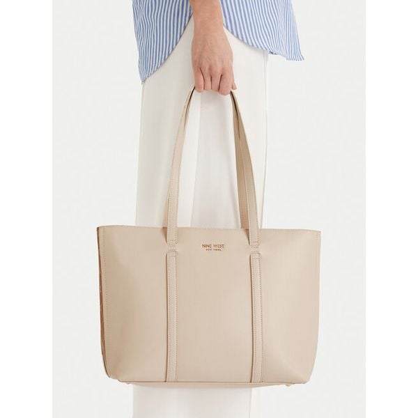 Torebka Nine West. Białe shopperki damskie Nine West, bez wzorów, bez dodatków. Za 219.99 zł.