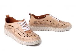 KOCH 168 straw tan, półbuty damskie. Brązowe półbuty damskie KOCH, na lato, w ażurowe wzory, ze skóry, bez obcasa, bez zapięcia. Za 244.90 zł.