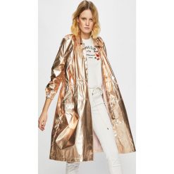 Silvian Heach - Parka. Żółte parki damskie Silvian Heach, m, bez wzorów, z poliesteru, bez kaptura. W wyprzedaży za 449.90 zł.