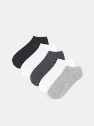 Skarpetki BASIC 5 pack - szary. Szare skarpety męskie Sinsay, bez wzorów. Za 9.99 zł.