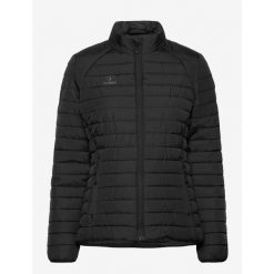 Kurtka Hummel CLASSIC BEE WO FENG JACKET. Czarne kurtki sportowe damskie Hummel, bez wzorów, bez ramiączek, bez kaptura. Za 179.99 zł.