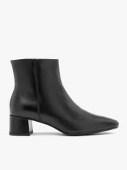 Czarne botki ze skóry licowej. Czarne botki damskie Brawo sp. z o.o., bez wzorów, z materiału, bez obcasa, na obcasie, bez zapięcia. Za 479.99 zł.
