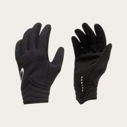 Rękawiczki rowerowe Oakley SEEKER FLOW FOS901802-02E. Czarne rękawiczki męskie Oakley, bez wzorów, z materiału. Za 147.39 zł.