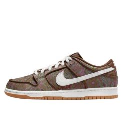Nike SB Dunk Low Pro Paisley Brown. Białe torby podróżne damskie Nike, bez wzorów, z materiału. Za 3,897.44 zł.