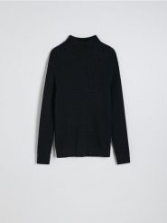 Sweter z golfem - czarny. Czarne swetry męskie Reserved, l, bez wzorów, z dzianiny, bez kołnierzyka, bez ramiączek. W wyprzedaży za 79.99 zł.