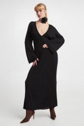 Sukienka maxi GESTUZ. Sukienki damskie Gestuz, bez wzorów, bez kołnierzyka, bez ramiączek, maxi. W wyprzedaży za 469.50 zł.