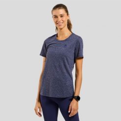 Koszulka damska Odlo ESSENTIAL LINENCOOL T-shirt. Niebieskie bluzki damskie ODLO, bez wzorów, sportowe, bez kołnierzyka, bez ramiączek. Za 213.76 zł.