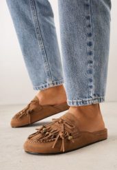 Jasnobrązowe Klapki VICES Mule Ozdobione Frędzlami Koralikami i Kokardą Eathelena. Brązowe klapki damskie Renee, na lato, bez wzorów, bez obcasa, na płaskiej podeszwie, bez zapięcia. Za 119.99 zł.