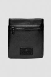 JUST CAVALLI Czarna torba na ramię męska JC Gothic Plate - Style 4. Czarne torby na ramię męskie Just Cavalli, ze skóry, na ramię. W wyprzedaży za 329.99 zł.