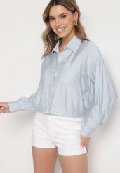 Jasnoniebieska Wiskozowa Koszula Ozdobiona Kieszonką Dovesse. Niebieskie koszule damskie Born2be, m, bez wzorów, z jeansu, eleganckie, bez kołnierzyka, bez ramiączek. Za 69.99 zł.