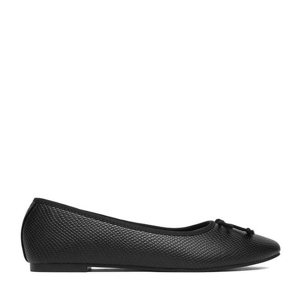 Baleriny JENNY. Czarne balerinki damskie Jenny, bez wzorów, bez obcasa, bez zapięcia. Za 59.99 zł.