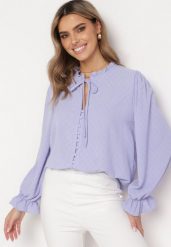 Fioletowa Elegancka Bluzka z Falbanką i Guzikami Livna. Fioletowe bluzki damskie Born2be, m, bez wzorów, eleganckie, bez kołnierzyka, bez ramiączek. Za 129.99 zł.