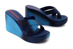 IPANEMA Colore Fem 83423 blue/blue, klapki damskie. Niebieskie klapki damskie Ipanema, na lato, bez wzorów, bez obcasa, bez zapięcia. Za 186.92 zł.