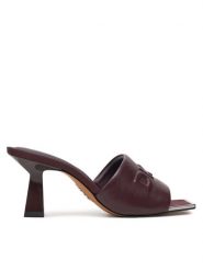 DKNY Klapki Keke K3471856 Bordowy. Czerwone klapki damskie DKNY, bez wzorów, ze skóry, bez obcasa, bez zapięcia. Za 699.99 zł.