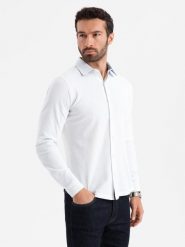 Dzianinowa koszula męska SLIM FIT z długim rękawem – biała V1. Białe koszule męskie Ombre Clothing, m, bez wzorów, z bawełny, bez kołnierzyka, bez ramiączek. W wyprzedaży za 89.99 zł.