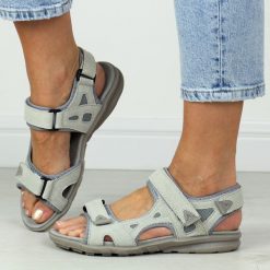 Szare skórzane sandały damskie T.Sokolski L26-613. Szare sandały damskie Sokolski, bez wzorów, ze skóry, bez obcasa, bez zapięcia. W wyprzedaży za 161.10 zł.