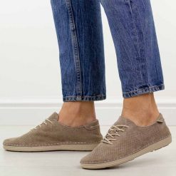 Beżowe ażurowe skórzane półbuty damskie S.Barski 7080. Brązowe półbuty damskie S.BARSKI, na jesień, w ażurowe wzory, z jeansu, casualowe, bez obcasa, na płaskiej podeszwie, bez zapięcia. Za 249.00 zł.