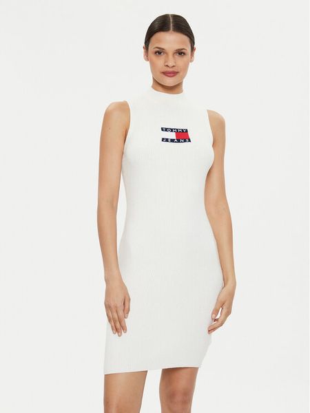 Tommy Jeans Sukienka dzianinowa Center Flag DW0DW18607 Écru Slim Fit. Sukienki damskie Tommy Jeans, xl, bez wzorów, z dzianiny, bez kołnierzyka, bez ramiączek. Za 319.99 zł.