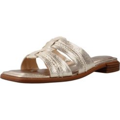 Sandały CLARKS ARIANY MULE Złoty. Żółte sandały damskie Clarks, bez wzorów, ze skóry, bez obcasa, bez zapięcia. Za 215.99 zł.