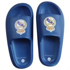 Real Madryt klapki Beach Pool Flip Flops Blue Eva granatowe. Niebieskie klapki męskie REAL MADRID, bez wzorów, bez zapięcia. Za 99.00 zł.
