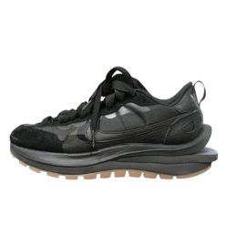 Buty do chodzenia dla dorosłych Nike Vaporwaffle Sacai Black Gum. Czarne obuwie sportowe damskie Nike, bez wzorów, bez zapięcia, trekkingowe. Za 3,054.70 zł.