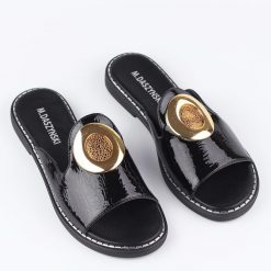 Czarne klapki damskie M.Daszyński 2266-5. Czarne klapki damskie M.Daszyński, bez wzorów, ze skóry, eleganckie, bez obcasa, bez zapięcia. Za 129.00 zł.