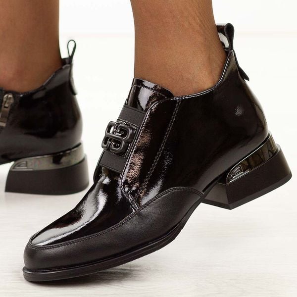 Czarne skórzane lakierowane botki damskie na obcasie Vinceza 91161. Czarne botki damskie VINCEZA, na jesień, z aplikacjami, z jeansu, biznesowe, z okrągłym noskiem, bez obcasa, na obcasie, bez zapięcia. Za 299.00 zł.