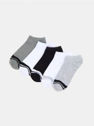 Krótkie skarpetki 5 pack - czarny. Czarne skarpety męskie Sinsay, bez wzorów. Za 15.99 zł.