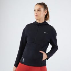 Bluza tenisowa z kapturem na krótki suwak Artengo Soft Dry 900. Czarne bluzy damskie ARTENGO, l, bez wzorów, z materiału, sportowe, bez ramiączek, z kapturem. Za 129.99 zł.