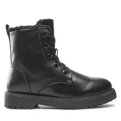 Botki Clara Barson. Czarne botki damskie Clara Barson, bez wzorów, bez obcasa, na płaskiej podeszwie, bez zapięcia. Za 169.99 zł.